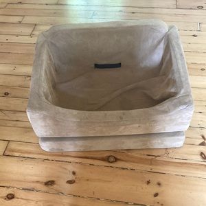 Luxury dog companion carseat from animalsmatter.com